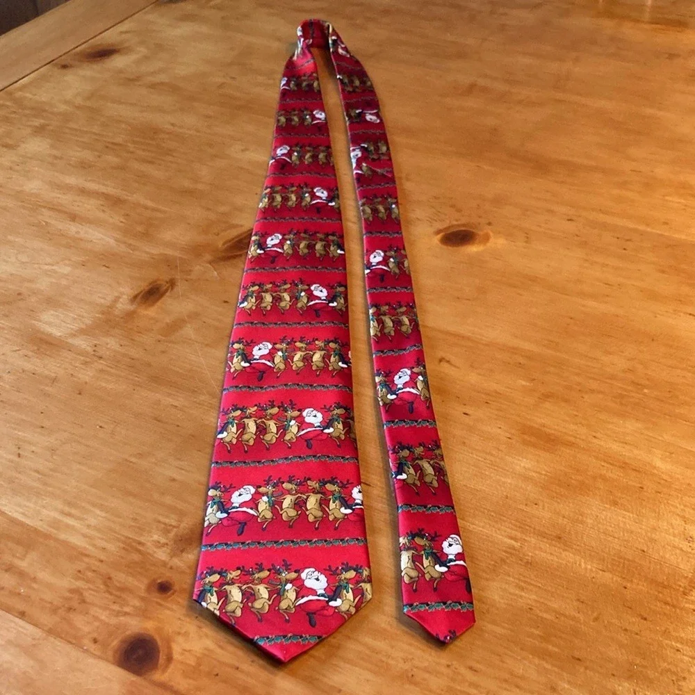 Festive‎ Mens Novelty Christmas Tie Red Santa Reindeer Dancing Whimsical Silk